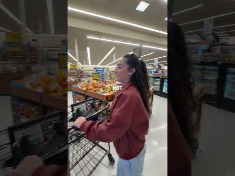 WE FINALLY FOUND POKEMON CARDS IN A POKEMOM CARD VENDING MA… サムネイル