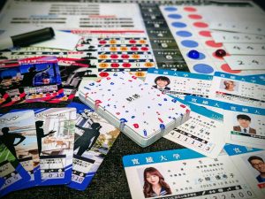 🔥大好評！予約受付中🔥正体隠匿×ドラフト　大学を舞台にした新感覚人狼ゲーム！ | 『ゲームマーケット』公式サイト | 国内最大規模のアナログゲーム・ テーブルゲーム・ボードゲーム イベント